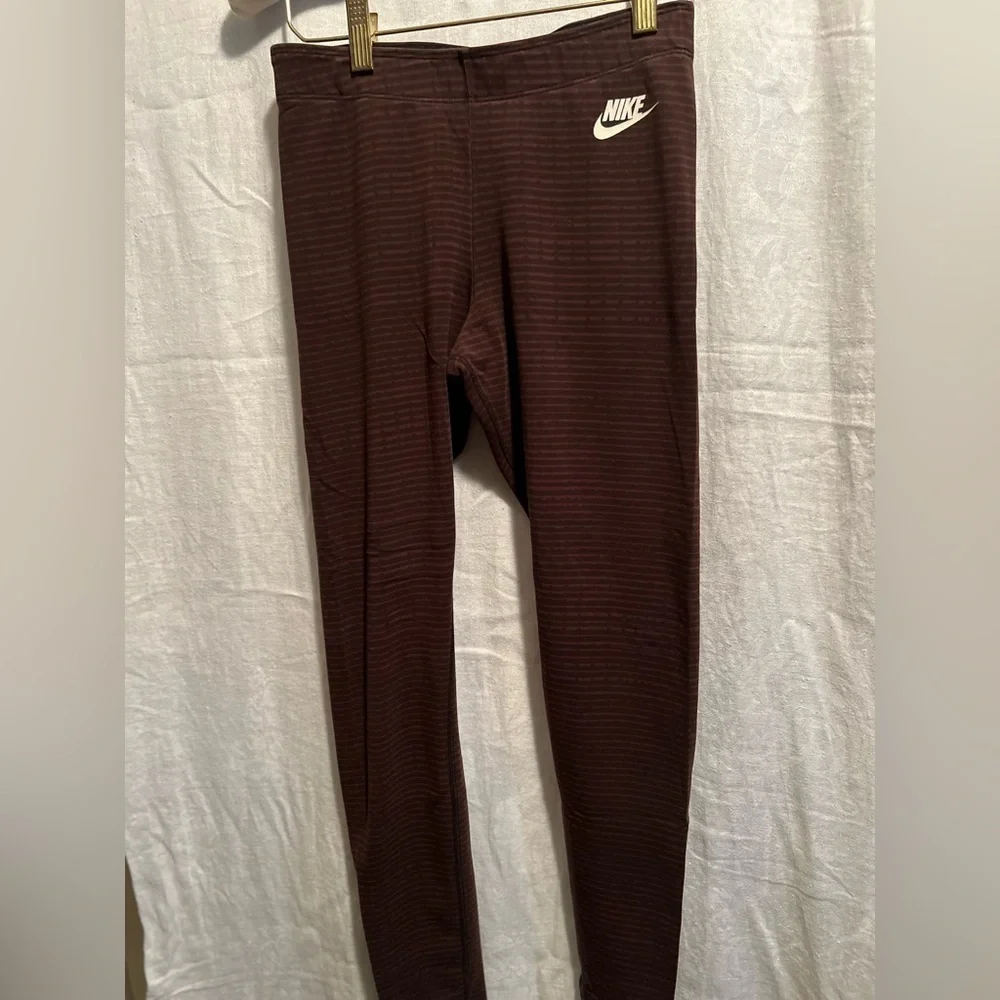 Nike leggings in maroon color. With stripes. Size small.